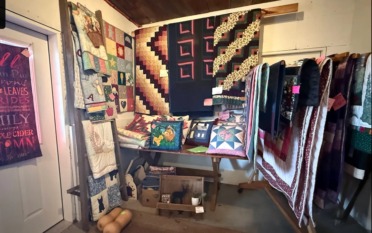 Quilted Aprons, Pennsylvania Dutch Amish Hand-Made Quilt,  Direct from Amish Family. Save 20-40% vs. Stores