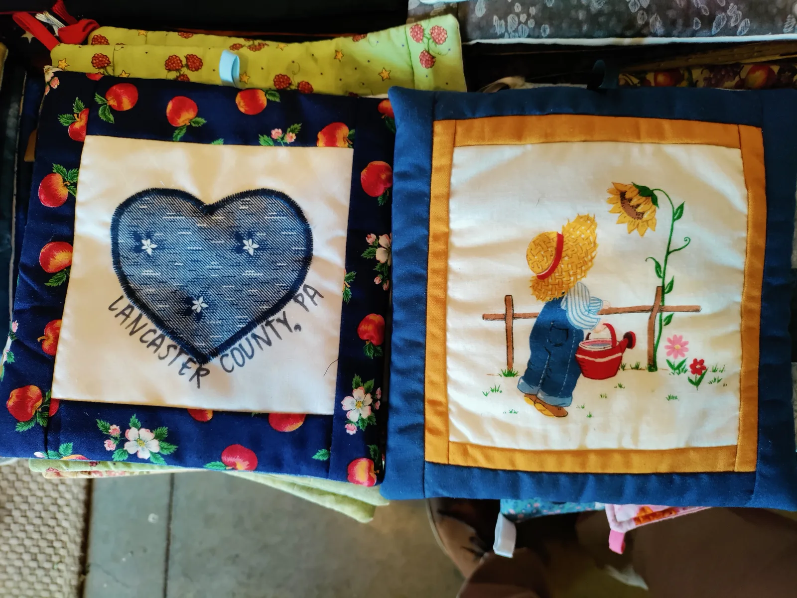 Pennsylvania Dutch Amish Hand-Made Quilts Potholders, Aprons,  Direct from Amish Family. Save 20-40% vs. Stores